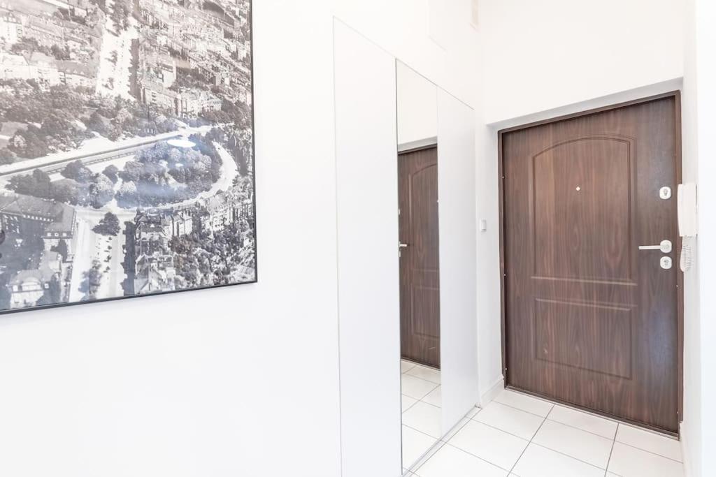Wyjatkowy Apartament Na Rynku Breslavia Exterior foto